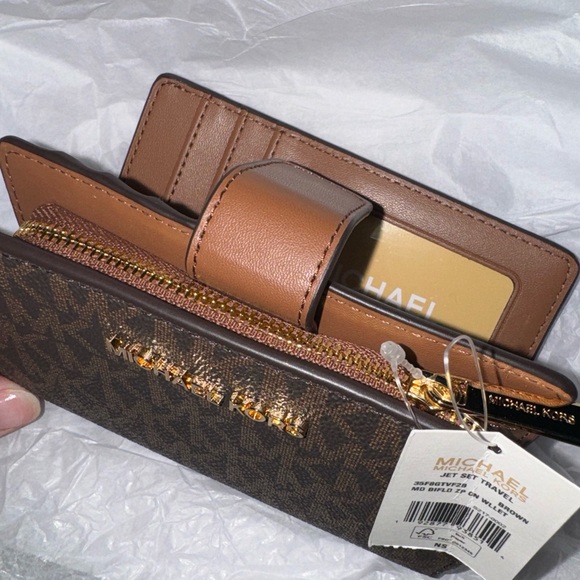 Michael Kors Jet Set Medium Bifold Zip Coin Wallet- NWT - Picture 3 of 4